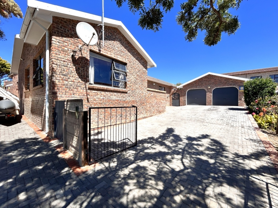 3 Bedroom Property for Sale in Wavecrest Eastern Cape